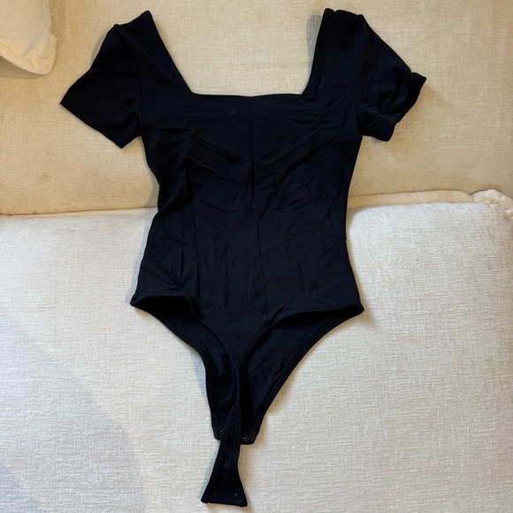 Aritzia Original Contour Squareneck Bodysuit - Picture 7 of 10